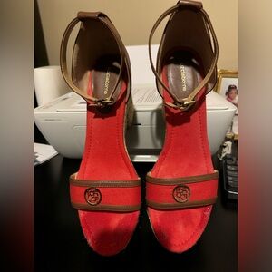LIZ CLAIBORNE RED PLATFORM SANDALS